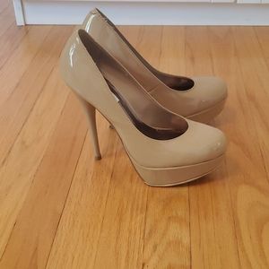 NWOT Steve Madden nude platform pumps in size 7.5